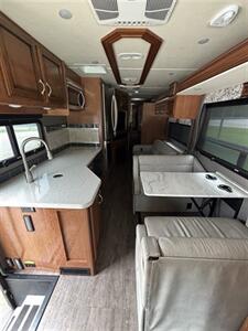 2018 Fleetwood Bounder 36'   - Photo 12 - Grand Rapids, OH 43522