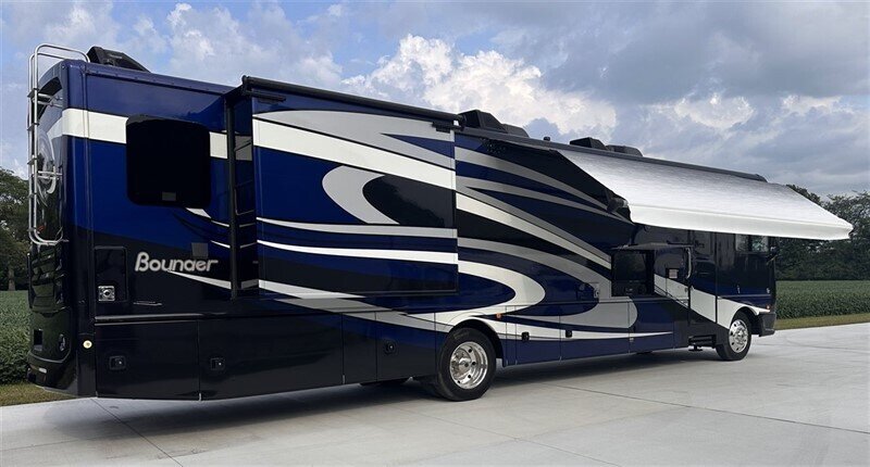 2018 Fleetwood Bounder - Photo 13 - Grand Rapids, OH 43522