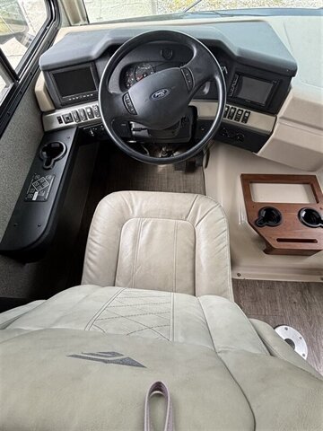 2018 Fleetwood Bounder - Photo 8 - Grand Rapids, OH 43522