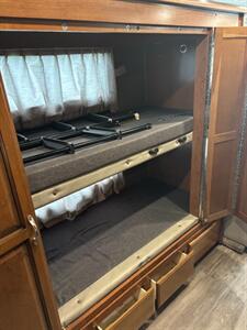 2018 Fleetwood Bounder 36'   - Photo 17 - Grand Rapids, OH 43522