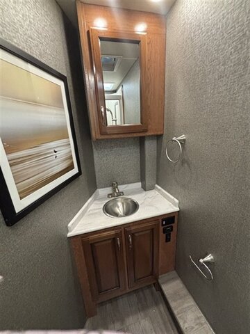 2018 Fleetwood Bounder - Photo 31 - Grand Rapids, OH 43522