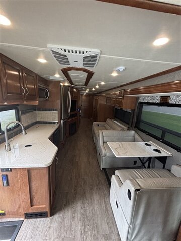 2018 Fleetwood Bounder - Photo 27 - Grand Rapids, OH 43522