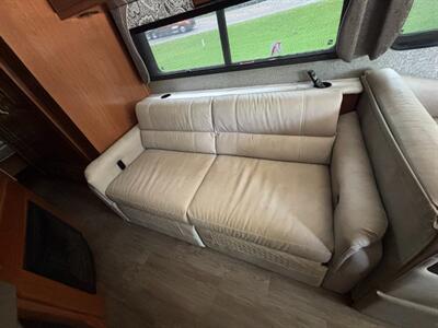 2018 Fleetwood Bounder 36'   - Photo 15 - Grand Rapids, OH 43522