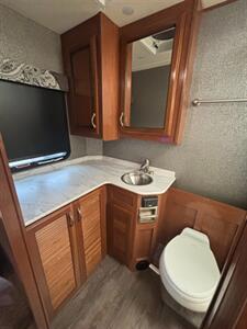 2018 Fleetwood Bounder 36'   - Photo 20 - Grand Rapids, OH 43522