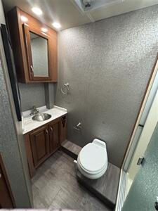 2018 Fleetwood Bounder - Photo 24 - Grand Rapids, OH 43522