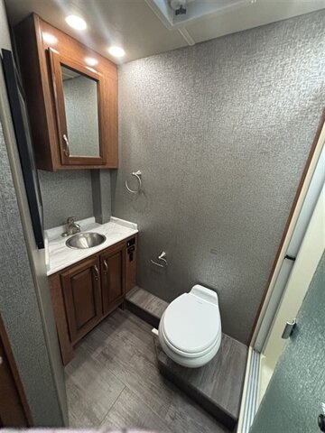 2018 Fleetwood Bounder - Photo 24 - Grand Rapids, OH 43522