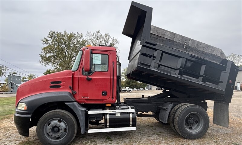 2025 Mack CXU612   - Photo 3 - Grand Rapids, OH 43522