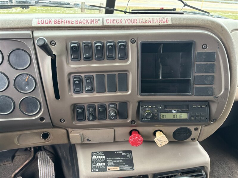 2005 Mack CXU612 - Photo 13 - Grand Rapids, OH 43522