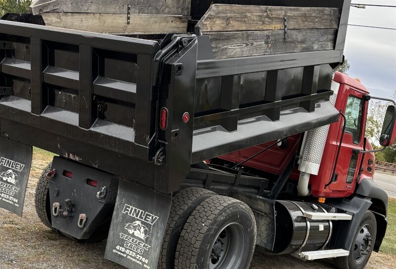 2025 Mack CXU612   - Photo 6 - Grand Rapids, OH 43522