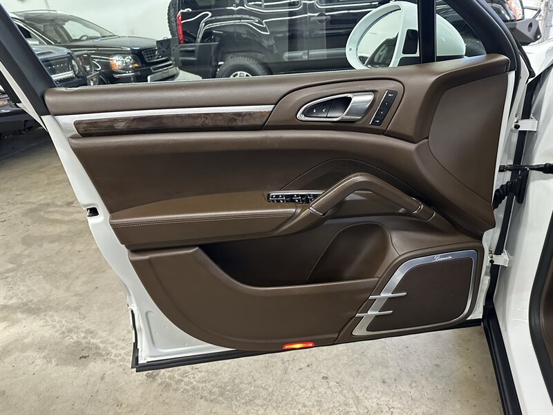 2015 Porsche Cayenne Turbo - Photo 26