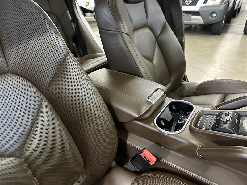 2015 Porsche Cayenne Turbo - Photo 18