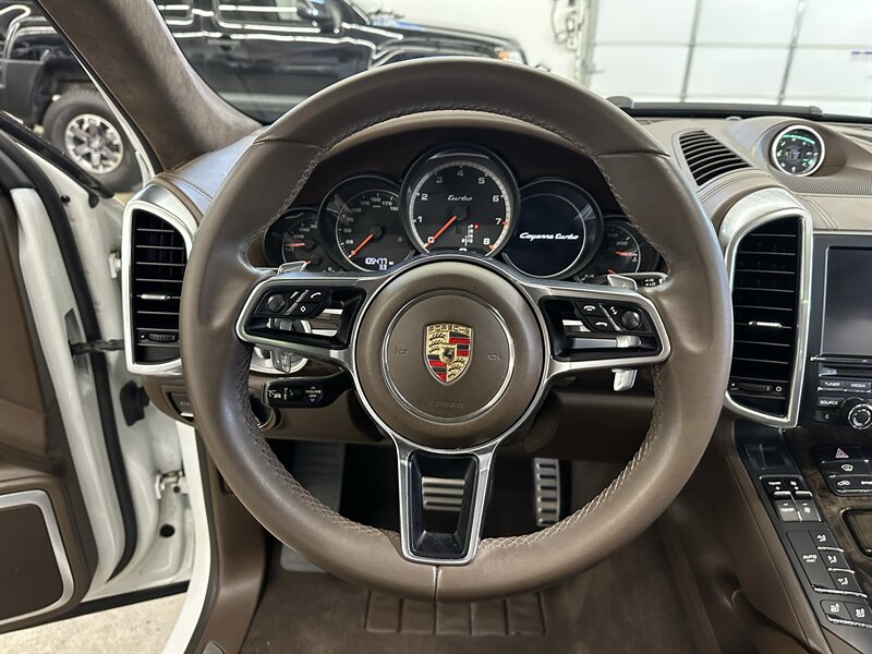 2015 Porsche Cayenne Turbo - Photo 16