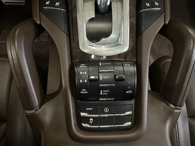 2015 Porsche Cayenne Turbo - Photo 21