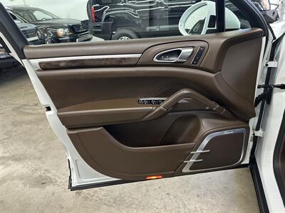 2015 Porsche Cayenne Turbo   - Photo 25 - Portland, OR 97220