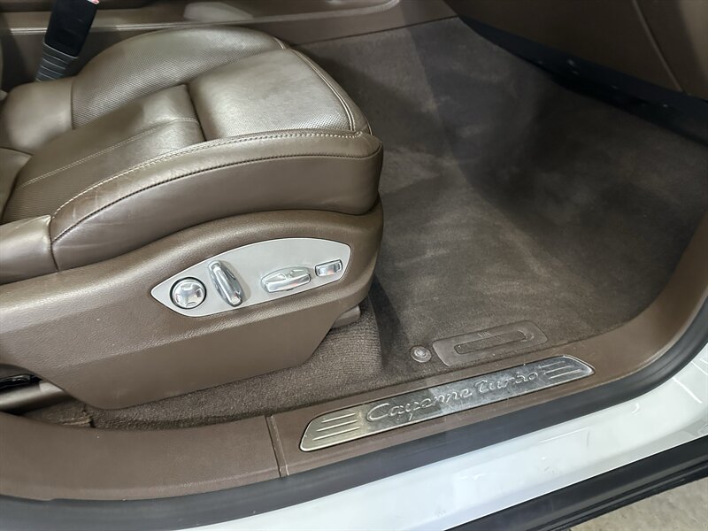 2015 Porsche Cayenne Turbo - Photo 36