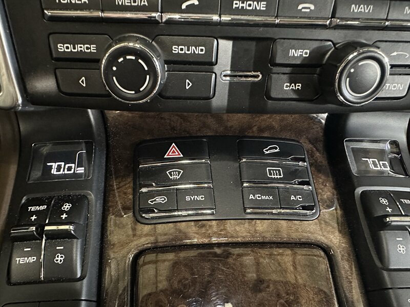 2015 Porsche Cayenne Turbo - Photo 20