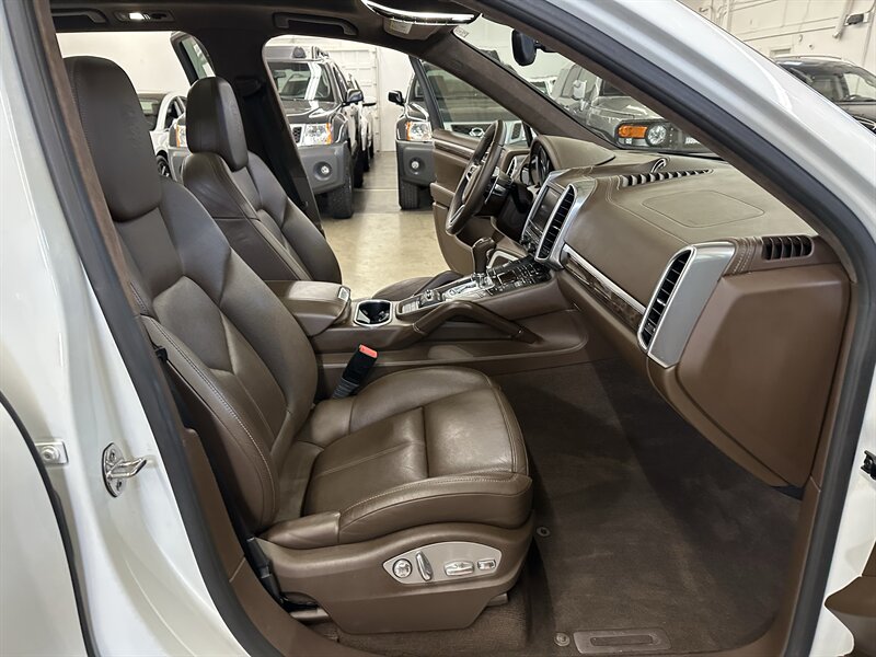 2015 Porsche Cayenne Turbo - Photo 13