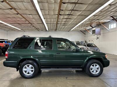 2001 Nissan Pathfinder LE   - Photo 2 - Portland, OR 97220