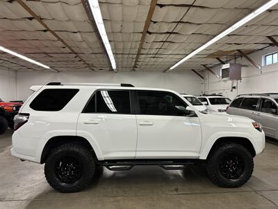 2016 Toyota 4Runner Trail  TRD - Photo 2 - Portland, OR 97220