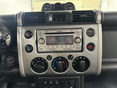 2012 Toyota FJ Cruiser   - Photo 22 - Portland, OR 97220