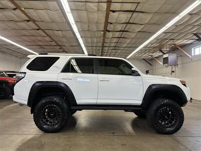 2018 Toyota 4Runner TRD Off-Road   - Photo 2 - Portland, OR 97220