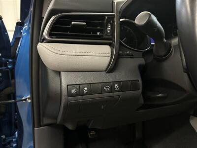 2019 Toyota Camry SE   - Photo 21 - Portland, OR 97220