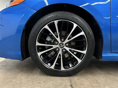 2019 Toyota Camry SE   - Photo 11 - Portland, OR 97220