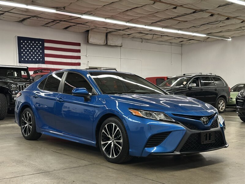 2019 Toyota Camry SE  