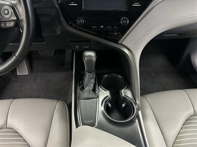 2019 Toyota Camry SE   - Photo 20 - Portland, OR 97220
