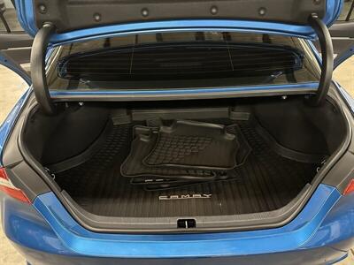 2019 Toyota Camry SE   - Photo 15 - Portland, OR 97220