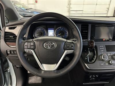 2015 Toyota Sienna XLE 7-Passenger   - Photo 18 - Portland, OR 97220