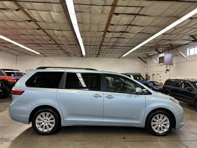 2015 Toyota Sienna XLE 7-Passenger   - Photo 2 - Portland, OR 97220