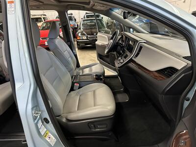 2015 Toyota Sienna XLE 7-Passenger   - Photo 13 - Portland, OR 97220