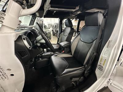 2014 Jeep Wrangler Unlimited Rubicon SUPERCHARGED - Photo 32 - Portland, OR 97220