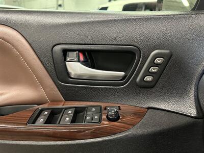 2015 Toyota Sienna Limited Premium 7-Pa - Photo 23 - Portland, OR 97220