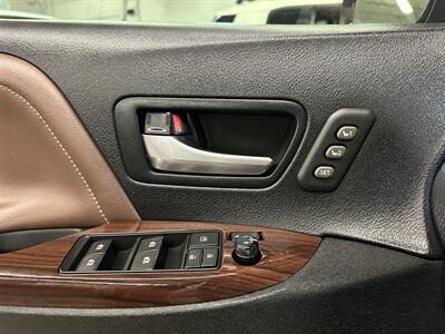 2015 Toyota Sienna Limited Premium 7-Passenger - Photo 23 - Portland, OR 97220