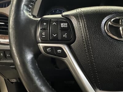 2015 Toyota Sienna Limited Premium 7-Passenger - Photo 25 - Portland, OR 97220