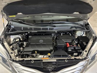 2015 Toyota Sienna Limited Premium 7-Passenger - Photo 9 - Portland, OR 97220