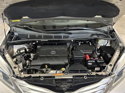 2015 Toyota Sienna Limited Premium 7-Pa - Photo 9 - Portland, OR 97220