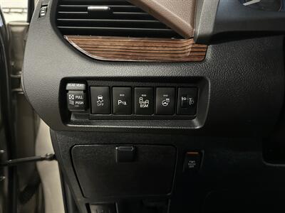 2015 Toyota Sienna Limited Premium 7-Passenger - Photo 24 - Portland, OR 97220