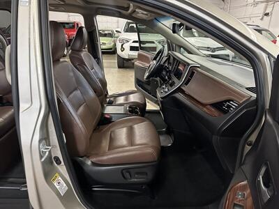 2015 Toyota Sienna Limited Premium 7-Pa - Photo 13 - Portland, OR 97220