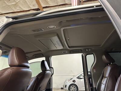 2015 Toyota Sienna Limited Premium 7-Pa - Photo 40 - Portland, OR 97220