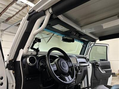 2014 Jeep Wrangler Unlimited Rubicon   - Photo 14 - Portland, OR 97220