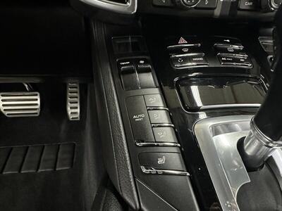2012 Porsche Cayenne S  1-Owner - Photo 19 - Portland, OR 97220