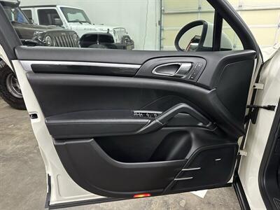 2012 Porsche Cayenne S  1-Owner - Photo 29 - Portland, OR 97220