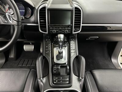 2012 Porsche Cayenne S  1-Owner - Photo 18 - Portland, OR 97220