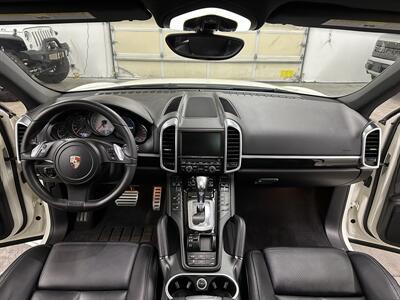 2012 Porsche Cayenne S  1-Owner - Photo 16 - Portland, OR 97220