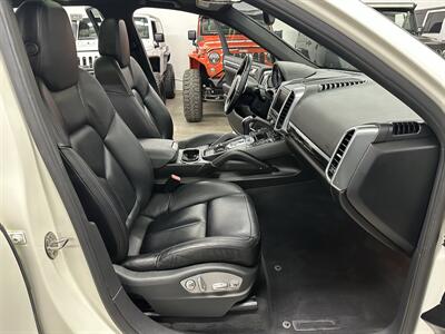 2012 Porsche Cayenne S  1-Owner - Photo 7 - Portland, OR 97220