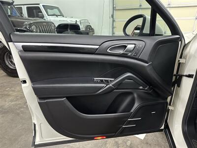 2012 Porsche Cayenne S  1-Owner - Photo 29 - Portland, OR 97220
