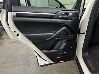 2012 Porsche Cayenne S  1-Owner - Photo 33 - Portland, OR 97220